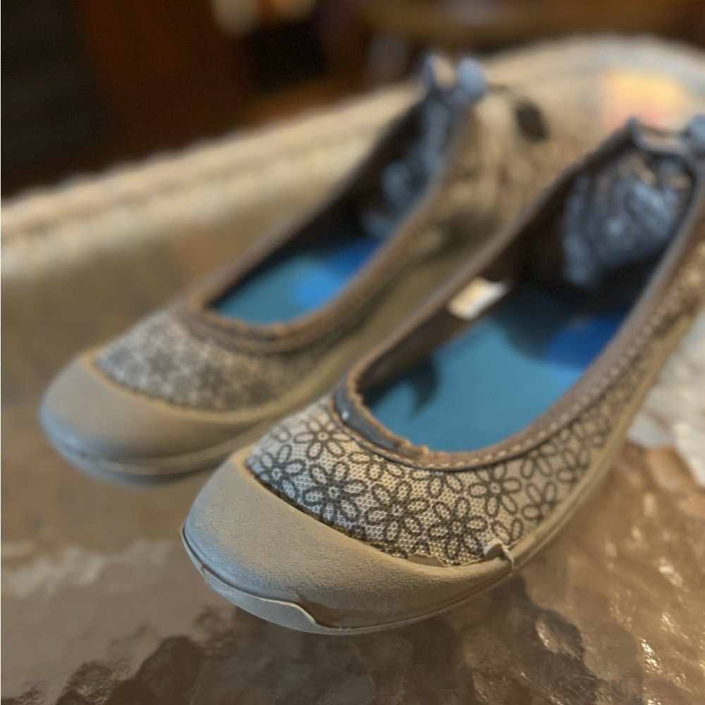 NWOT water shoes